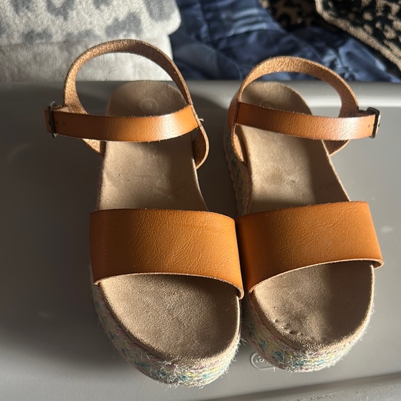 Tan Platform Sandals cat and jack youth size 3 - Picture 1 of 3